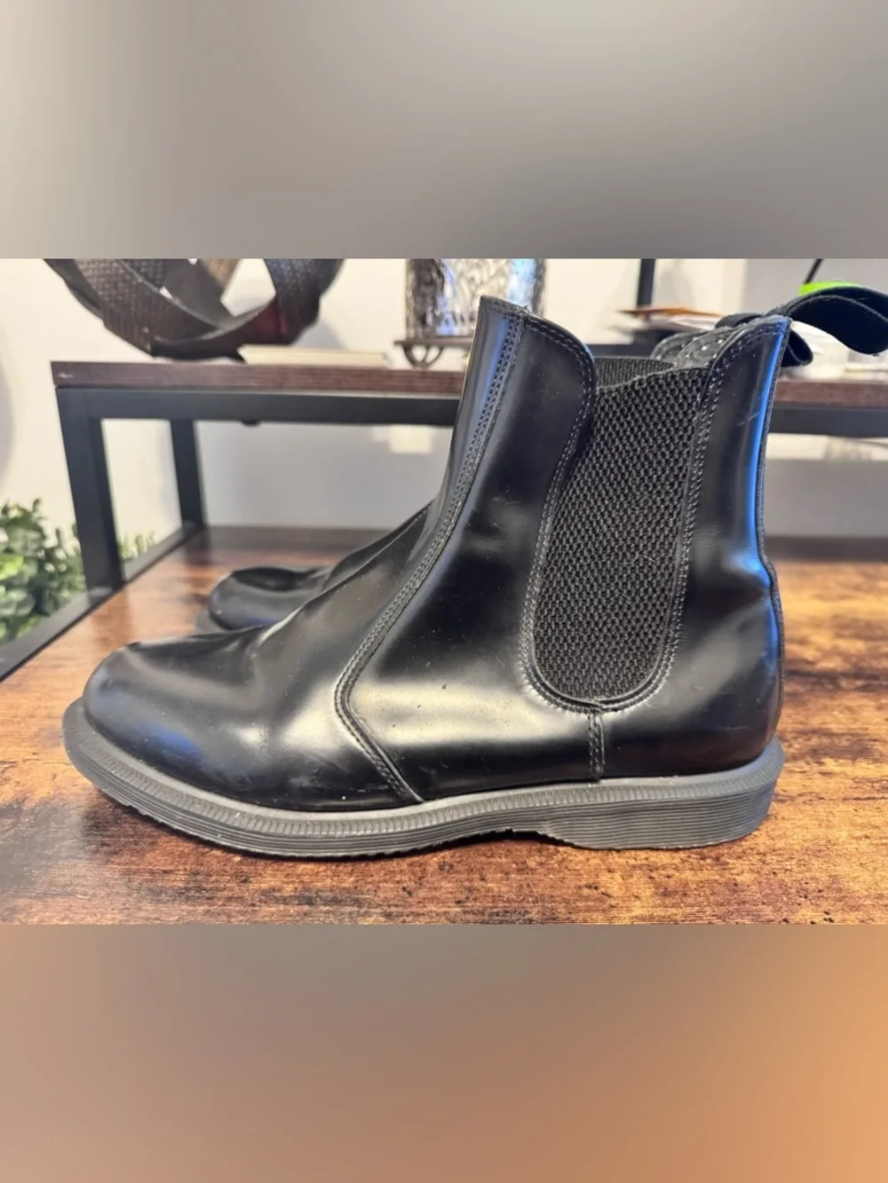 Dr. Martens Flora Polished Smooth Leather Chelsea Boots Size 8